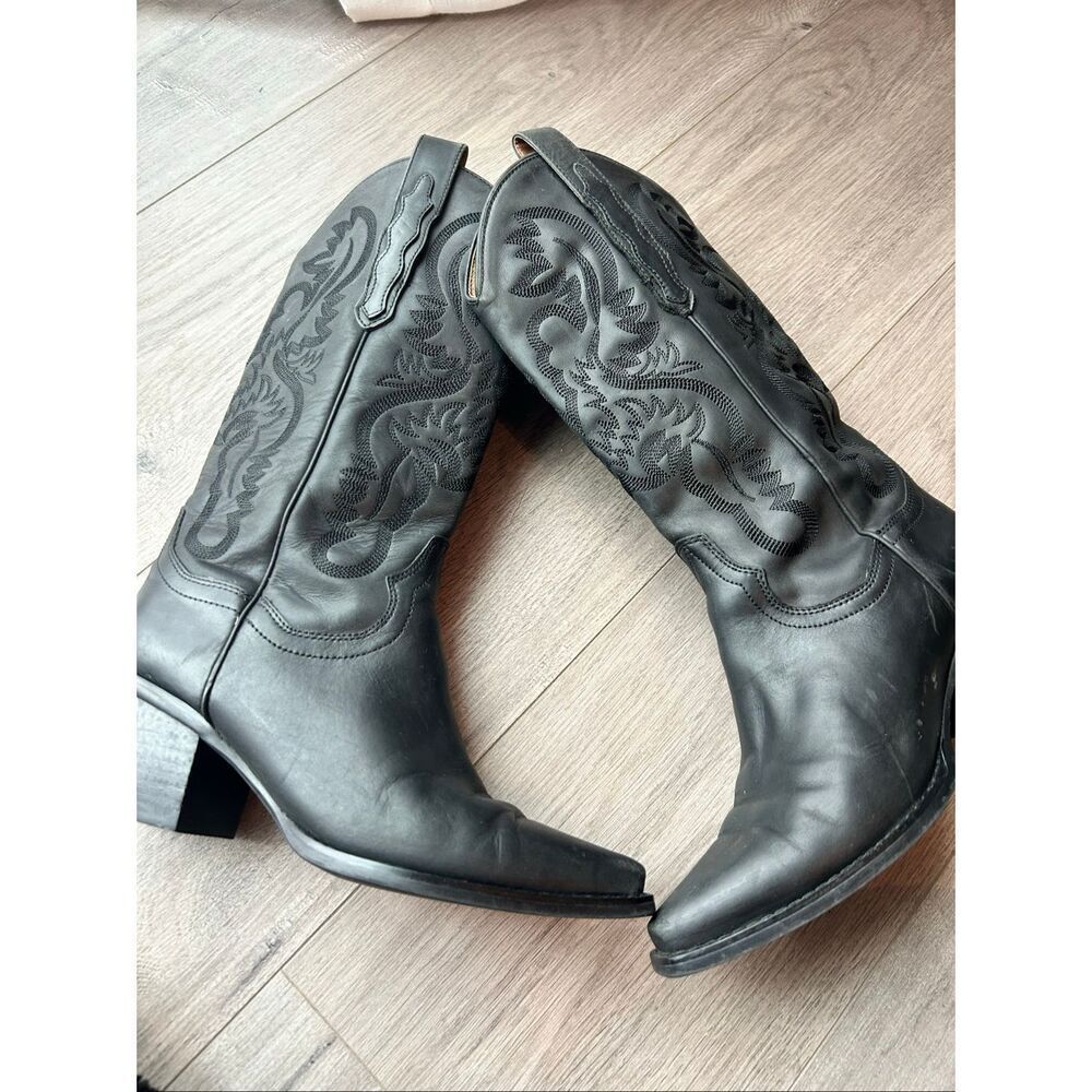 Black cowboy/cowgirl women’s size 7 boots real leather with rubber sole and heel